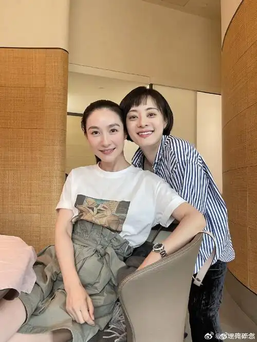 陶昕然晒合照给孙俪庆生