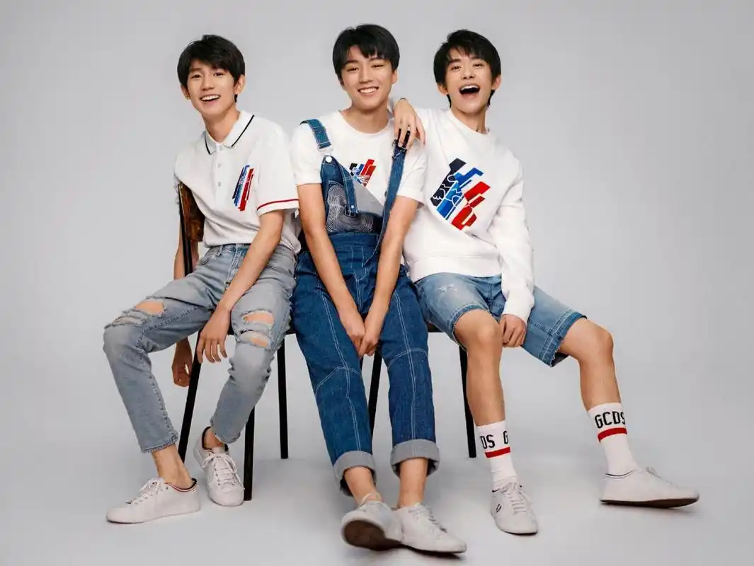 【tfboys十周年演唱会官宣 粉丝终于等来了】7月21日晚,tfboys十周年