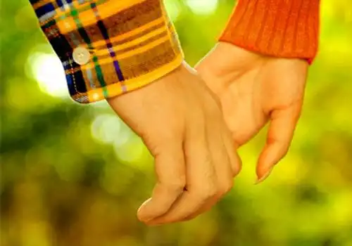 美好幸福牵手情侣图片牵起手的时候就不放开