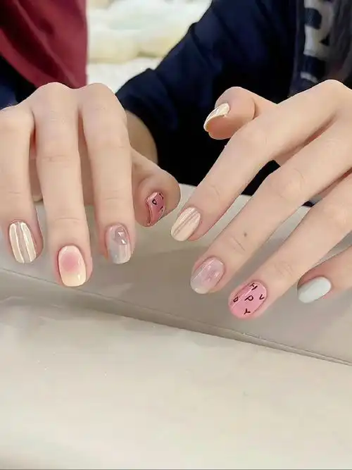 夏日公主浅色系美甲9799