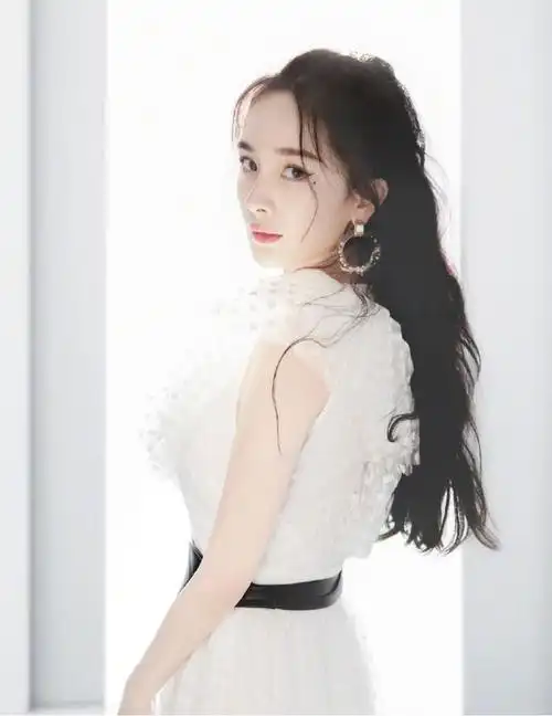 被杨幂好气质折服穿白色网纱连衣裙化狐狸眼线神仙颜值太惊艳