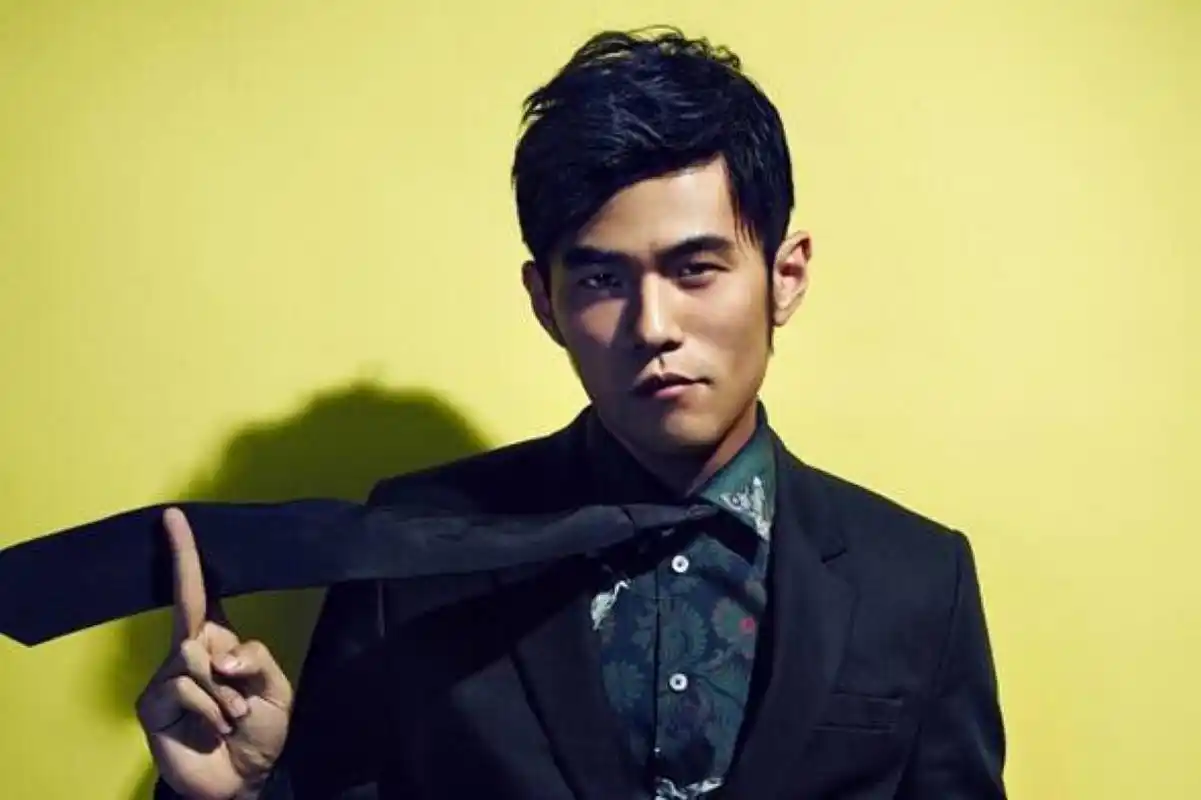 中文名:周杰伦 英文名:jay chou 别名:周董,周导,周先森 国籍:中国