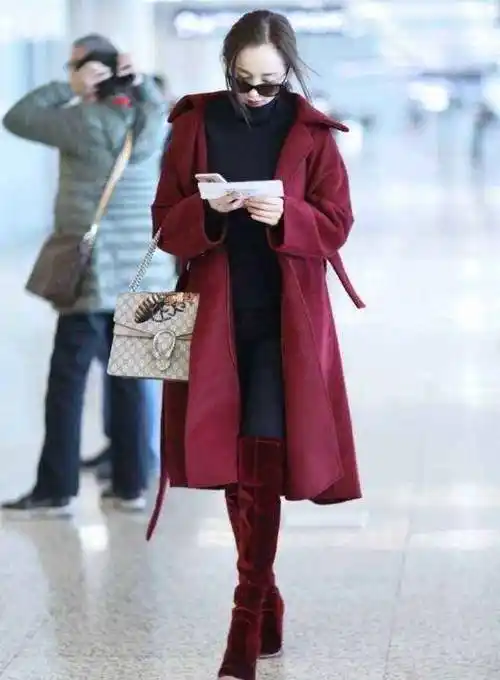 35岁杨丞琳"太会玩",v领毛衣低到"肚脐",网友:矮个子的痛_高领_身高