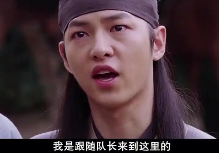 在霜花店里做背景板的宋仲基