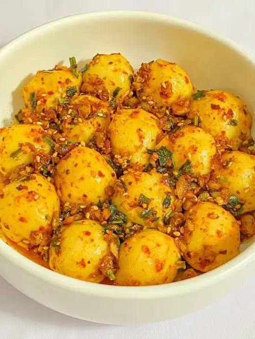 今天特别想吃炸串上那种油辣的炸鱼丸,但懒得起一锅油了,那就换种方式