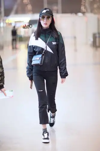 杨幂 机场私服街拍