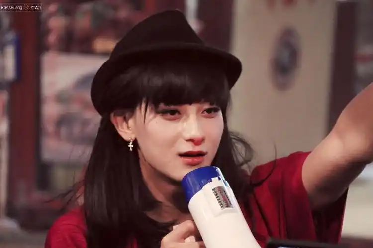 黄子韬女装这样.