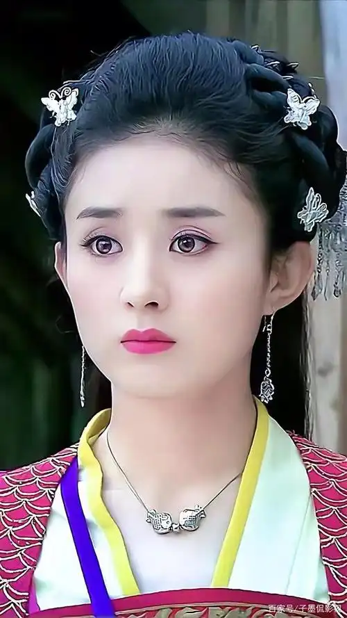 赵丽颖的古装扮相真的很耐看,特别是婴儿肥,看起来非常的可爱.