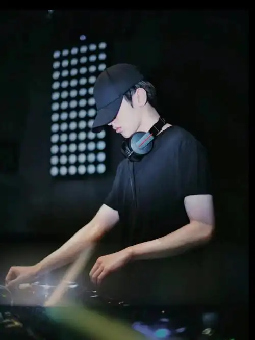 我愿称之为 戴帽子最帅的男人  这两天大吃特吃      #蔡徐坤自拍