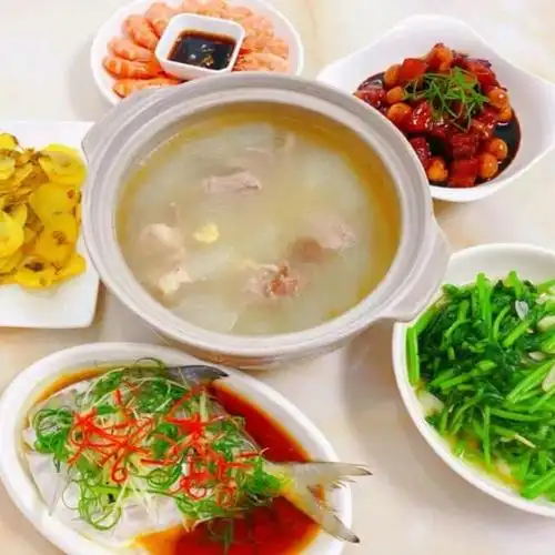 山东一家五口来贵州玩,点了5菜1汤花了138元,这价格贵吗?