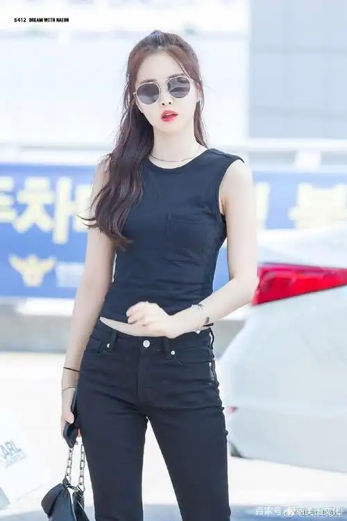 孙娜恩黑色紧身装好酷啊