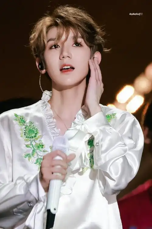 与王源十年璀璨共往##王源新专辑客厅狂欢