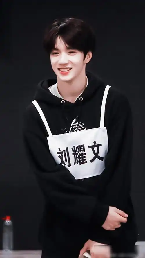 未成年却能吸引无数女友粉,183身高的15岁绝世金瓜刘耀文