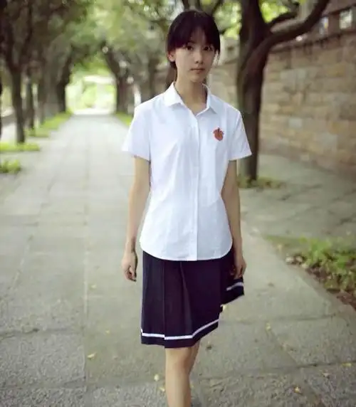 校花校草评选网站facejoking的女神排行榜上,陈都灵力压清华大学的