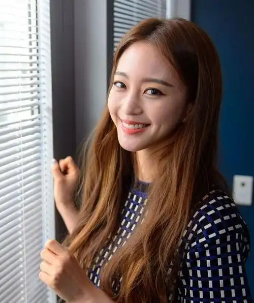 01.17】【专访】韩艺瑟自曝不喜欢上网 不用sns的理由是?