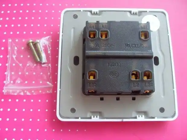 双开关六孔接俩灯怎么接