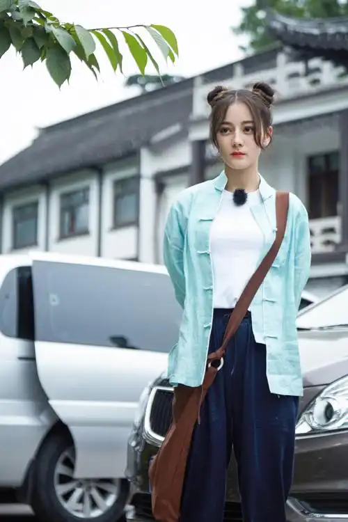 > 迪丽热巴《极限挑战》轻甜图片(4/16)