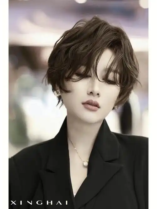 剪这款发型,不挑颜值,氛围感满满高级感微卷短发#深圳美发  #今日发型