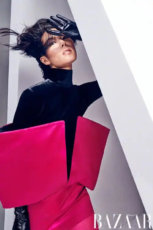 超模刘雯登《时尚芭莎》9月刊封面大片_风尚星闻_时装_模特中国