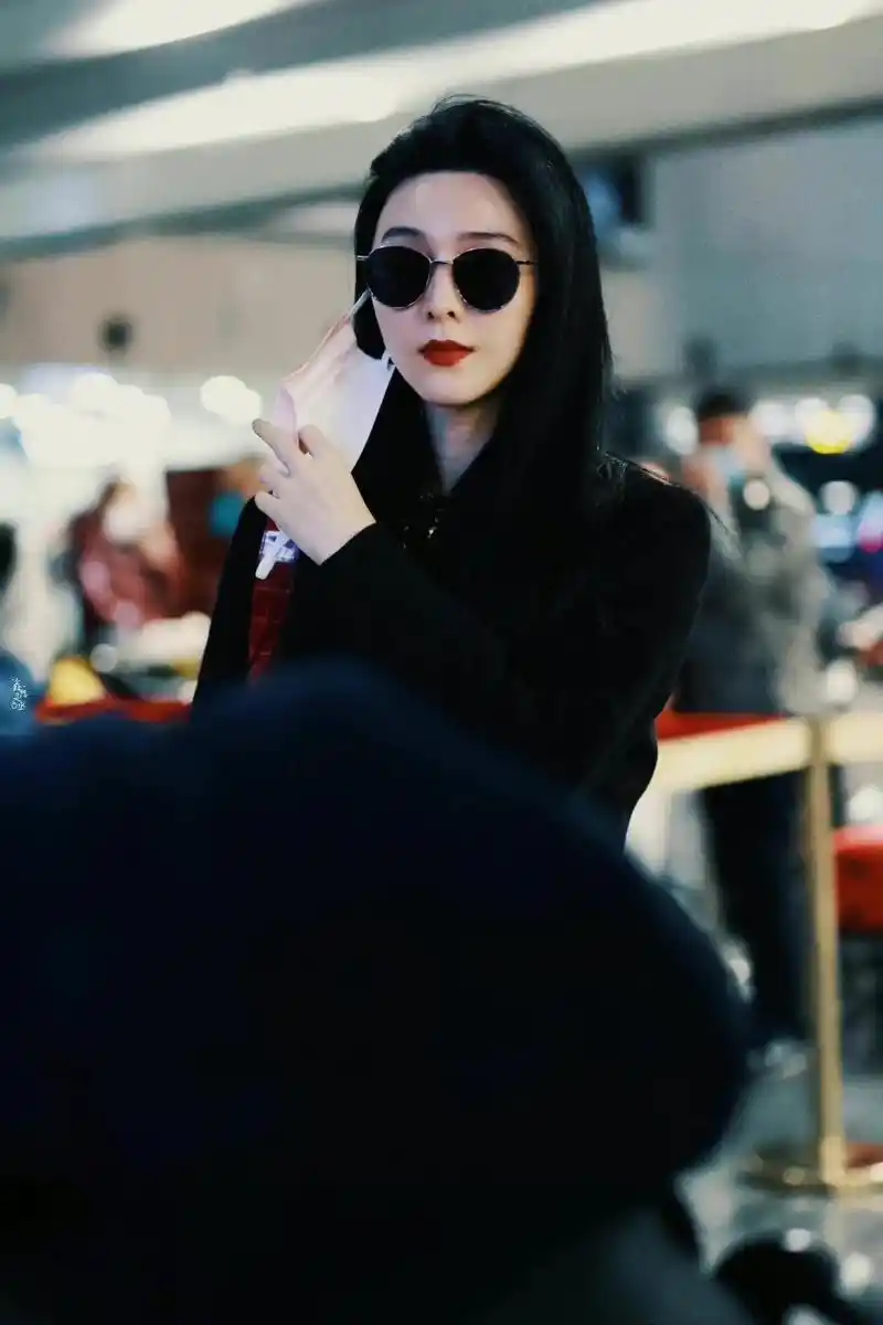 范冰冰参加柏林电影节的机场照和活动现场照