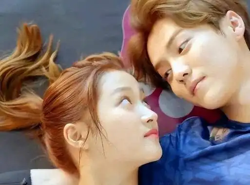 鹿晗黑料风波升级,关晓彤剪坏头发发,鹿晗公告新专辑出问题!