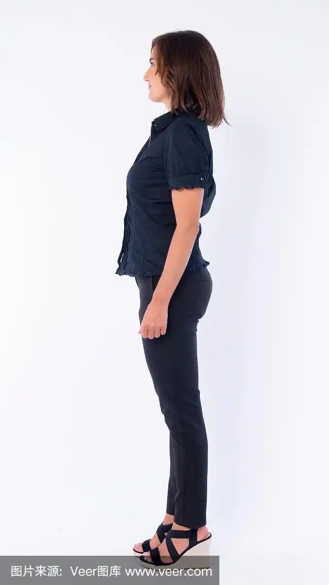 全身拍摄的美丽女商人的侧面视图