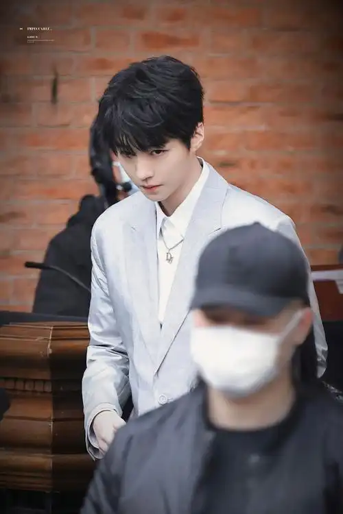 内娱超a眼神杀#沉浸式欣赏王俊凯超a眼神杀一秒沦陷!