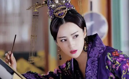 蒋勤勤和陈建斌很接地气?网友:她一个钱包的价格都很吓人