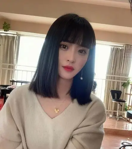 长脸女生想剪头这4款发型才显气质更时髦也是2021热门流行款