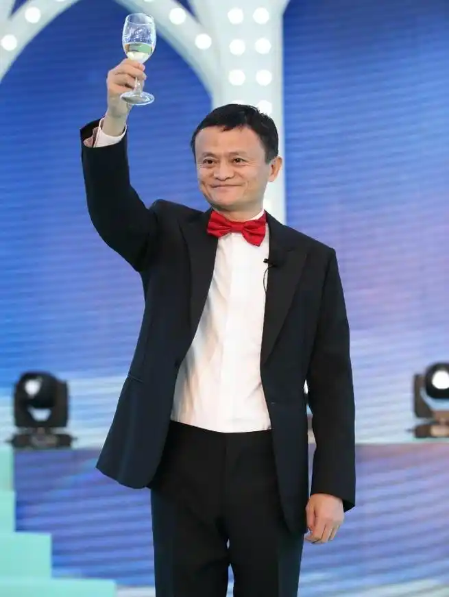 2016阿里日马云为102对员工新人证婚 爱是做出来的