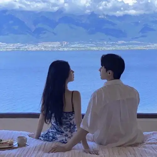 能不能分享一些蓝色系的情侣头像呢?