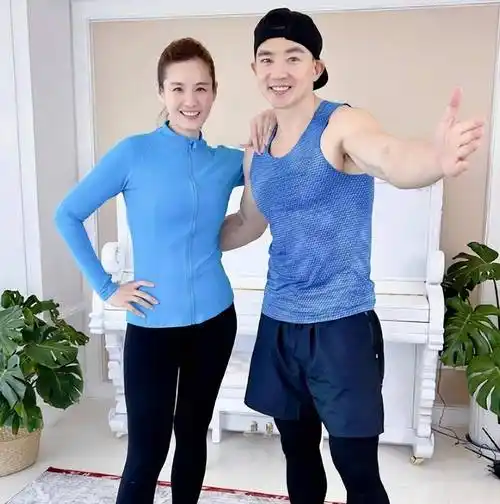 刘畊宏:周杰伦都带不动,年近50的他,竟因为健身吸粉百万_网友_老婆