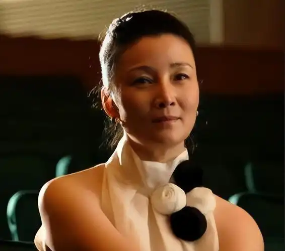 回顾国民妈妈朱茵自己婚姻失败对女儿有愧疚老年终获幸福