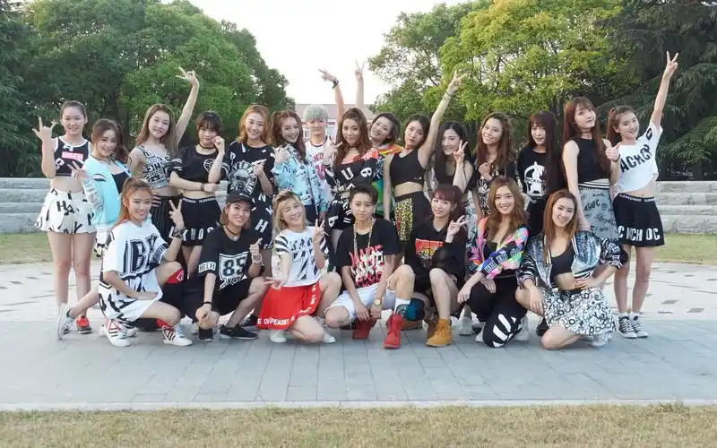 蜜蜂少女队群蜂劲舞视频