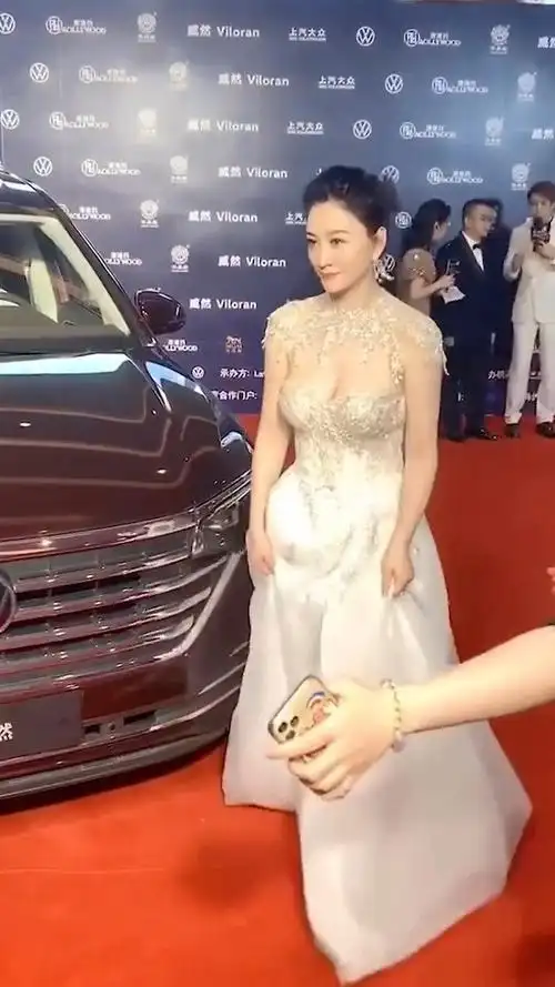 44岁的李小冉状态绝了被称为男神收割机真是实至名归