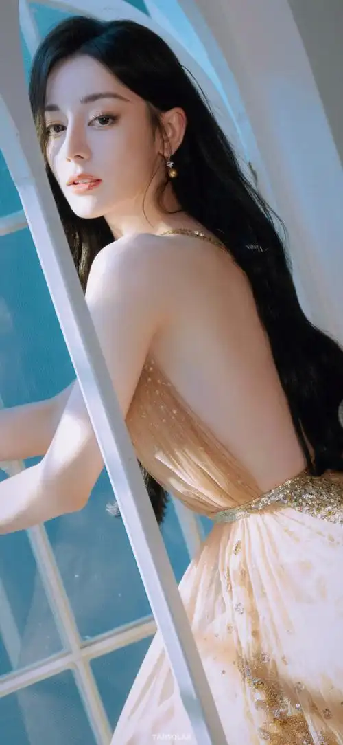 壁纸|月之女神    @dear-迪丽热巴  #迪丽热巴缝了裙子#|#闵塔鲨晒