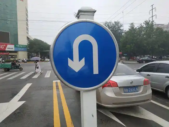 机动车掉头 需过黄线再掉头