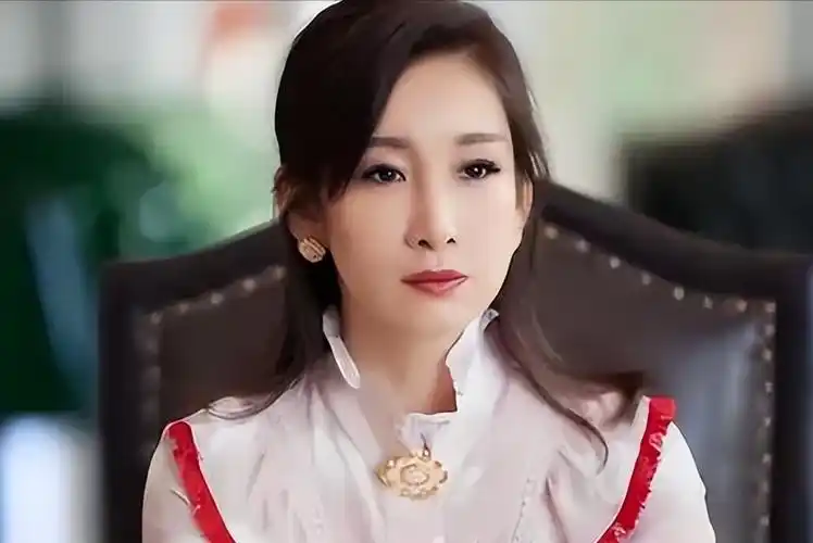 45岁的秦海璐:每月给丧子丧夫的婆婆生活费,以后我就是您亲女儿_腾讯