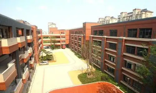 新闻链接:启秀市北学校 启秀市北学校位于港闸区上海市北高新南通科技