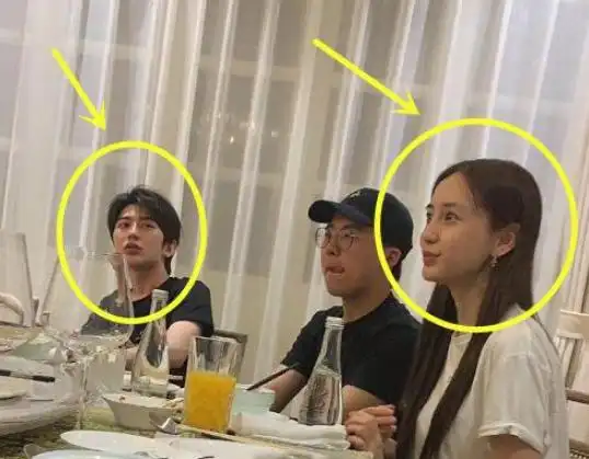 跑男成员私下聚会,蔡徐坤满脸油光,baby的素颜状态让人意外