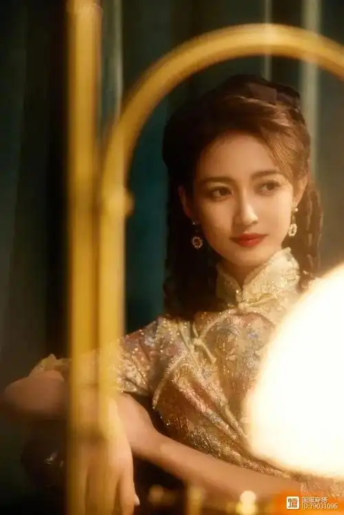 美翻了!旗袍美人回眸间的别样风情