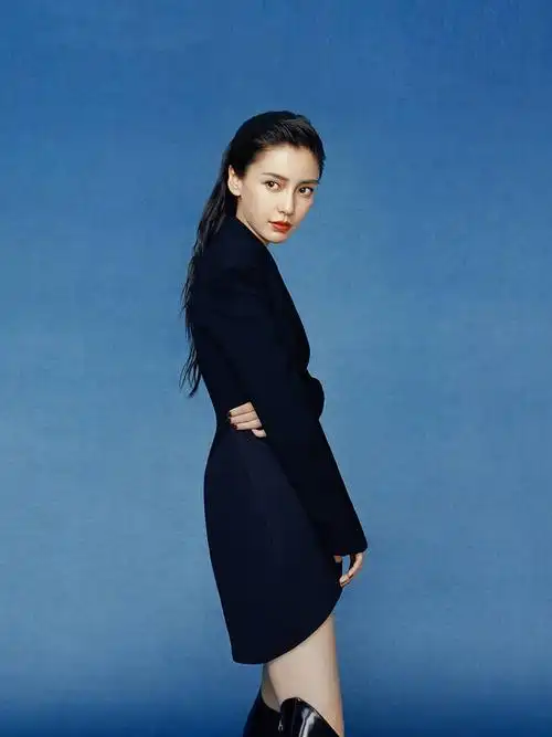 杨颖出镜farfetch全球广告大片