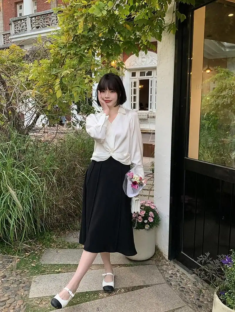 微胖女生白色衬衫穿搭 其实,微胖女生穿白色衬衫也好看的 就是要选对