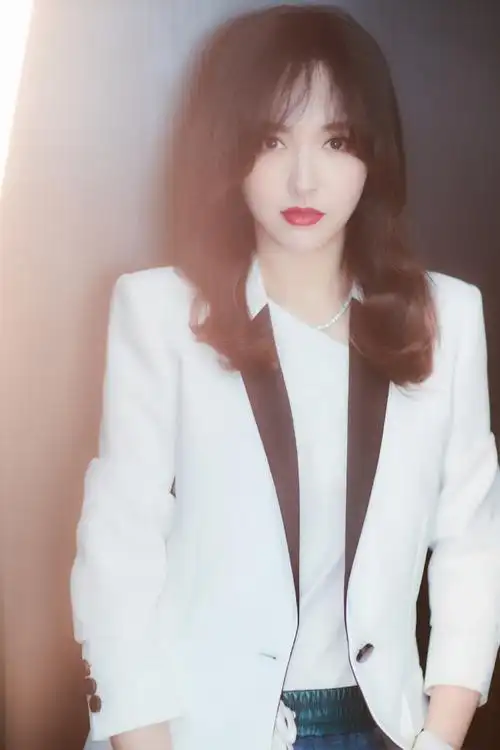 唐嫣干练优雅写真图片56