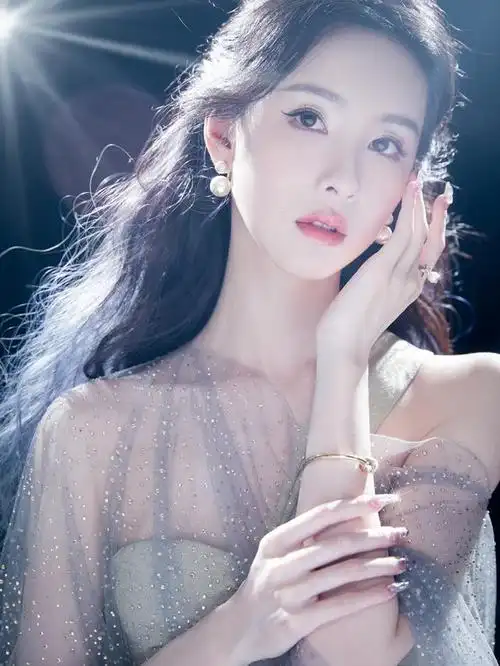 陈都灵唯美纱裙 白皙细腻肌肤修长美腿若隐若现 如梦似幻让人陶醉