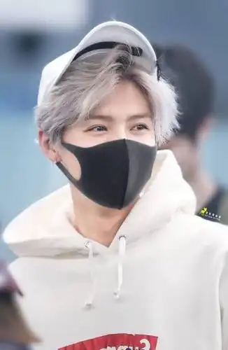 鹿晗戴口罩合集还是掩盖不了你的帅