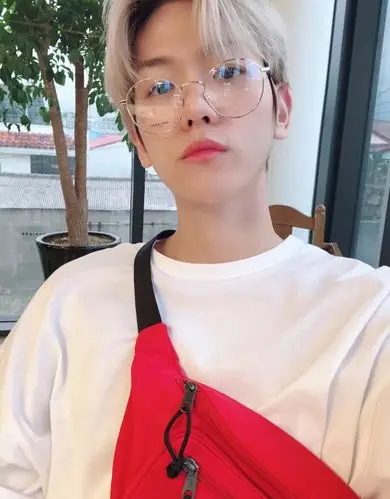 白马十王子边伯贤/今天的白衣来了!