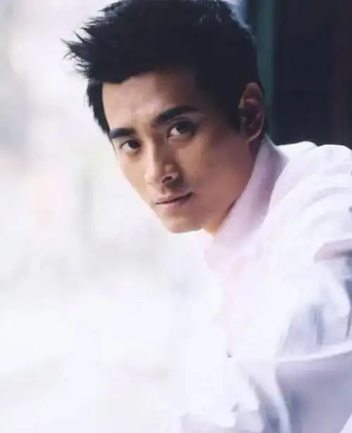 演员陈龙:我这辈子最正确的决定,就是闪婚娶了演员章龄之为妻