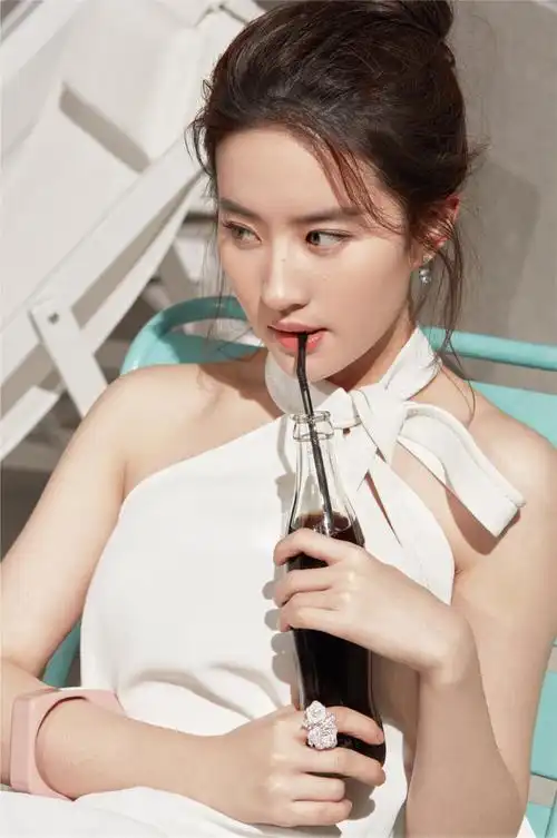 2016《红秀grazia》三月刊封面:刘亦菲(天仙的颜值十年如一日的高呢