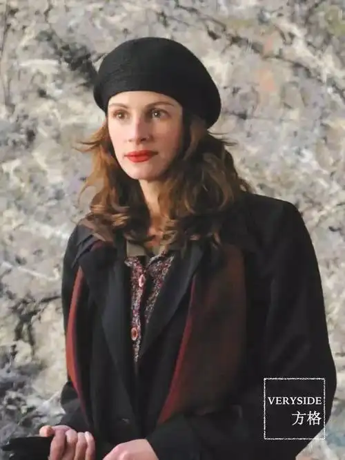 搭配着各式宽松的深色半裙,一位品味独特的艺术史老师形象就出来了